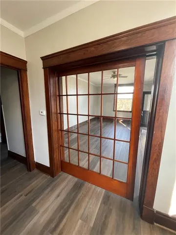 an empty room with windows and mirror