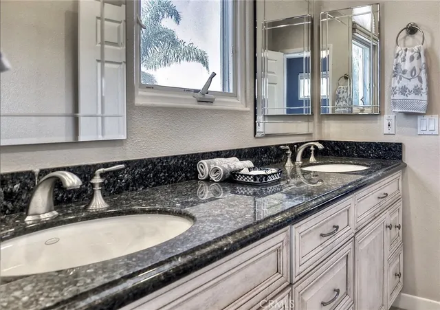 a close view of sink and tap