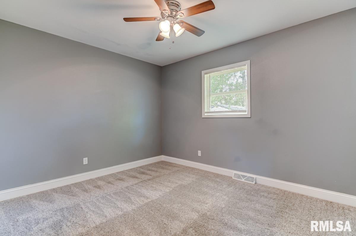2449 East Griffiths Avenue Springfield, IL 62702 - Photo 12 of 28 Gallery Image 12