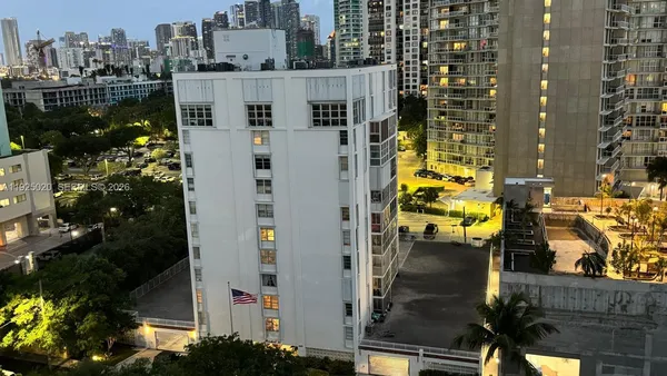 $2,600 | 145 Southeast 25th Road, Unit 601, Miami, FL 33129
