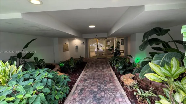 $2,600 | 145 Southeast 25th Road, Unit 601, Miami, FL 33129