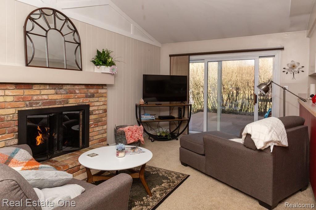 1972 Roxbury Run Wixom, MI 48393 - Photo 11 of 31 Family Room 1.jpg