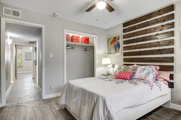 $726 | 2101 Burton Drive, Unit 1027, Austin, TX 78741