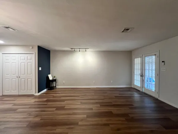 $1,695 | 1000 Holland Drive, Unit 3, Tallahassee, FL 32301