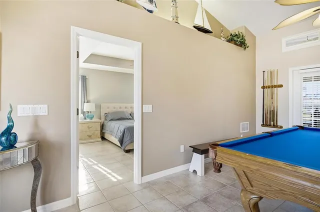 a spacious en suite bathroom with double sink and a mirror