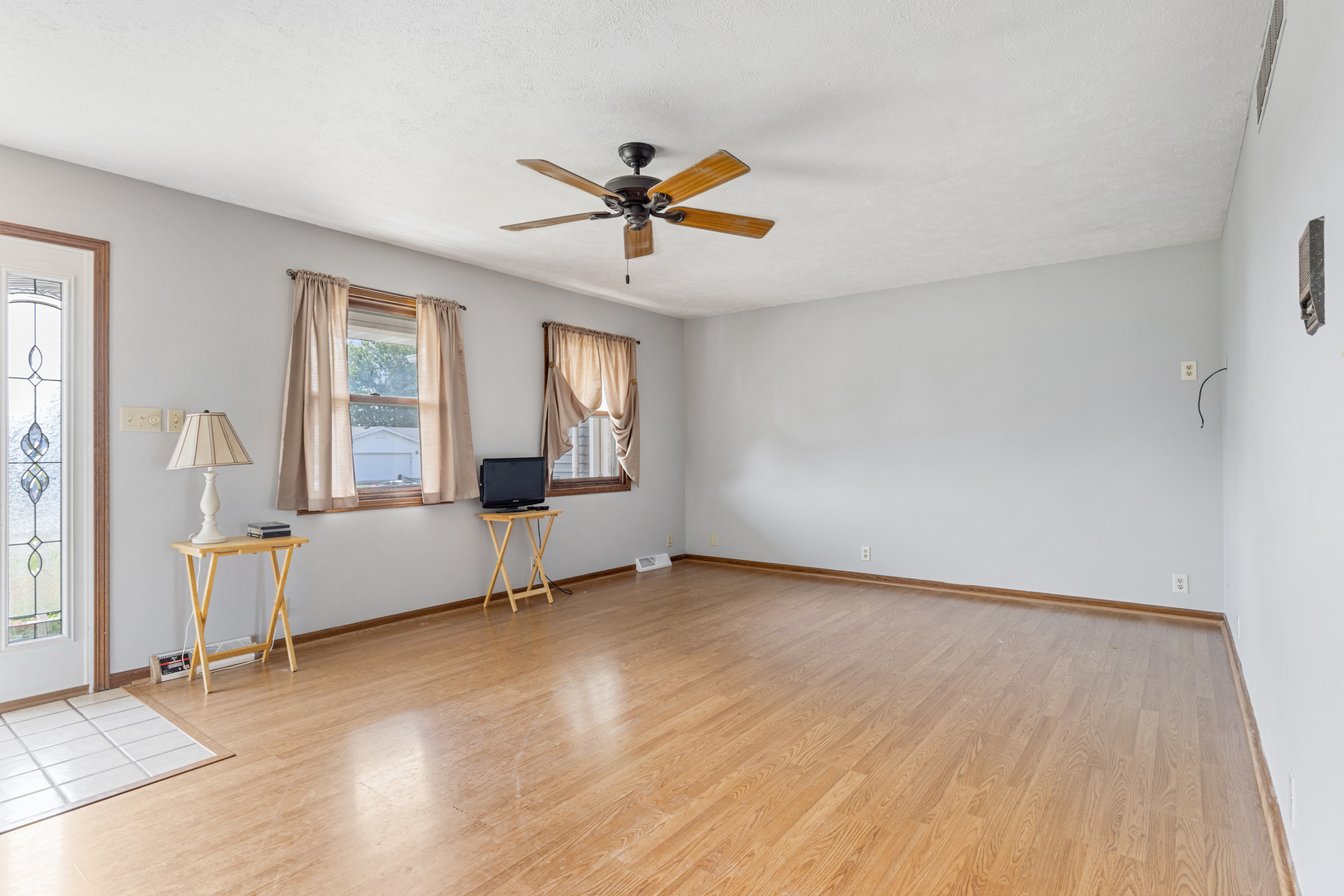 5394 South Mill Pond Road Rochelle, IL 61068 - Photo 3 of 28 a view of a livingroom with a ceiling fan and window
