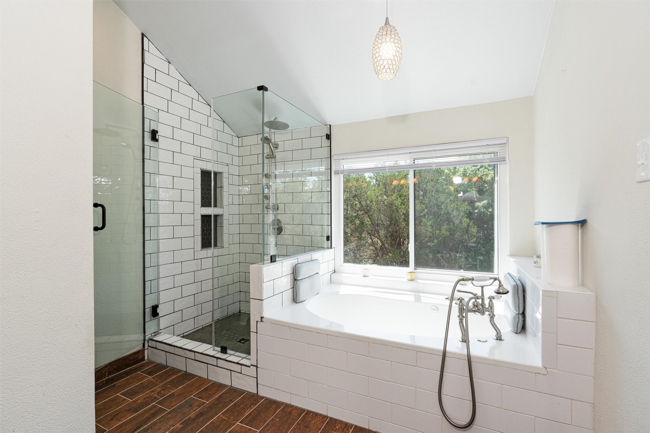 3011 Wadsworth Way Austin, TX 78748 - Photo 17 of 28 a bathroom with a tub and shower
