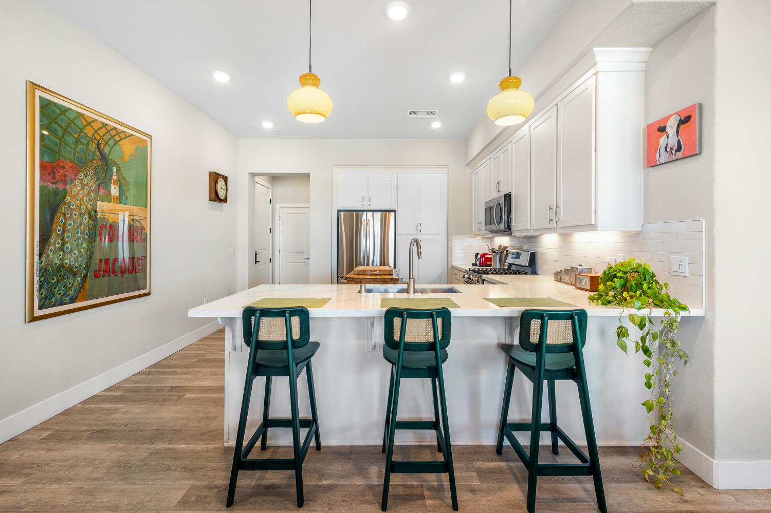 1661 Spring Street, Unit 433 Davis, CA 95616 - Photo 16 of 56 a kitchen that has a table and chairs in it