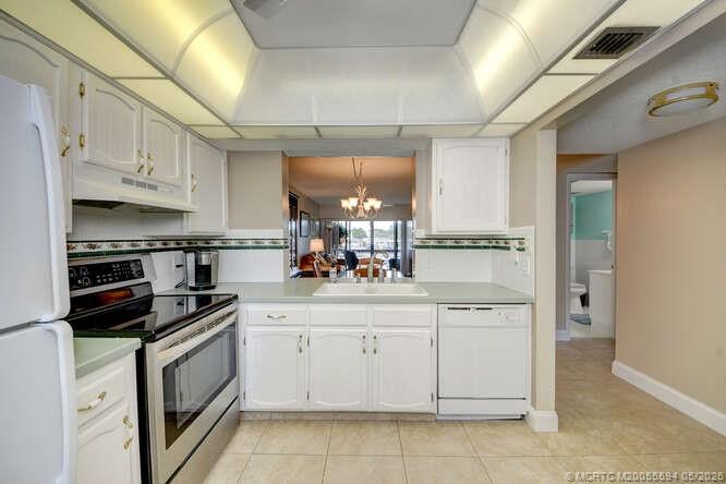 1950 Southwest Palm City Road, Unit 3209 Stuart, FL 34994 - Photo 14 of 64 Kitchen.
