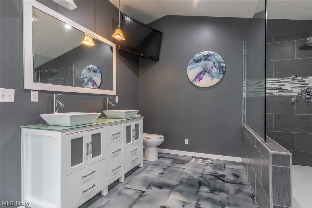 5023 South Ridge Road Perry, OH 44081 - Photo 15 of 24 Master Bath