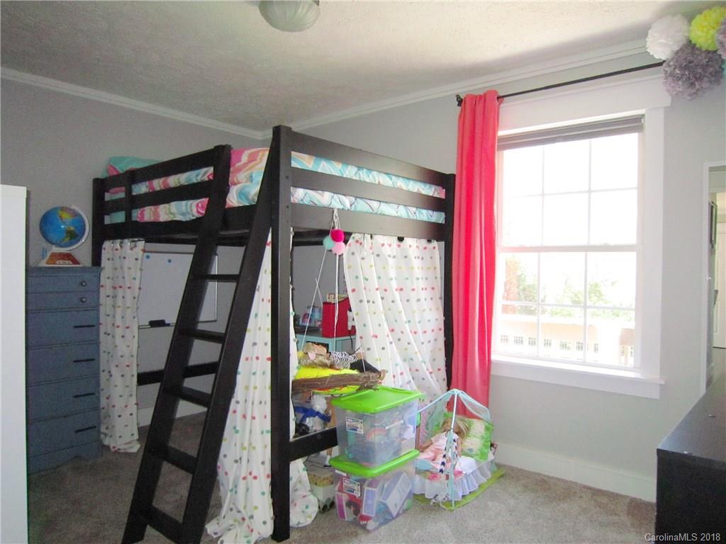 266 Murray Road Canton, NC 28716 - Photo 17 of 36 a room with toys and window