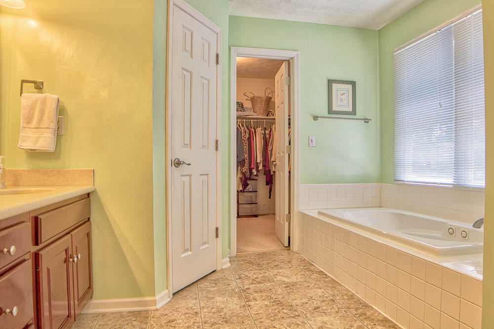 338 Tennant Circle Chickamauga, GA 30707 - Photo 28 of 38 owner bath