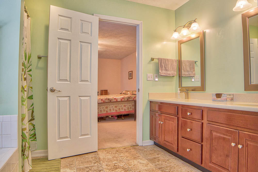 338 Tennant Circle Chickamauga, GA 30707 - Photo 29 of 38 owner bath 2