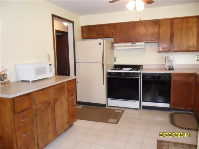 2208 Case Road Columbus, OH 43224 - Photo 6 of 14