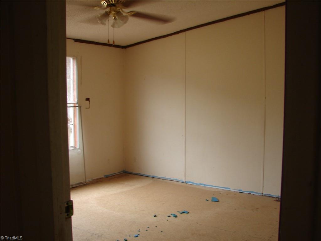 3912 Bethesda Road Lexington, NC 27295 - Photo 12 of 19 Guest room 1