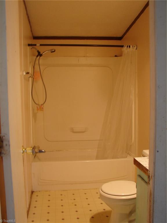 3912 Bethesda Road Lexington, NC 27295 - Photo 13 of 19 Guest bathroom