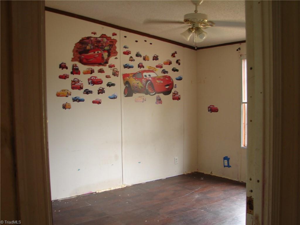 3912 Bethesda Road Lexington, NC 27295 - Photo 15 of 19 Guest room 3