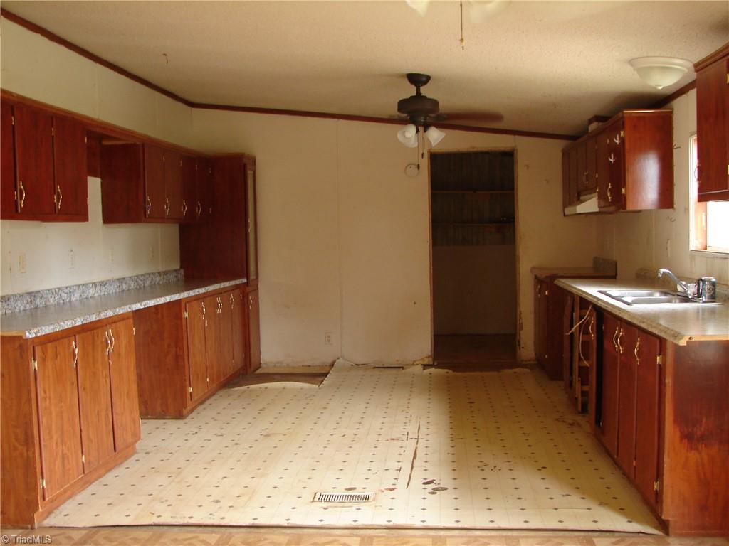 3912 Bethesda Road Lexington, NC 27295 - Photo 6 of 19 Full view kitchen