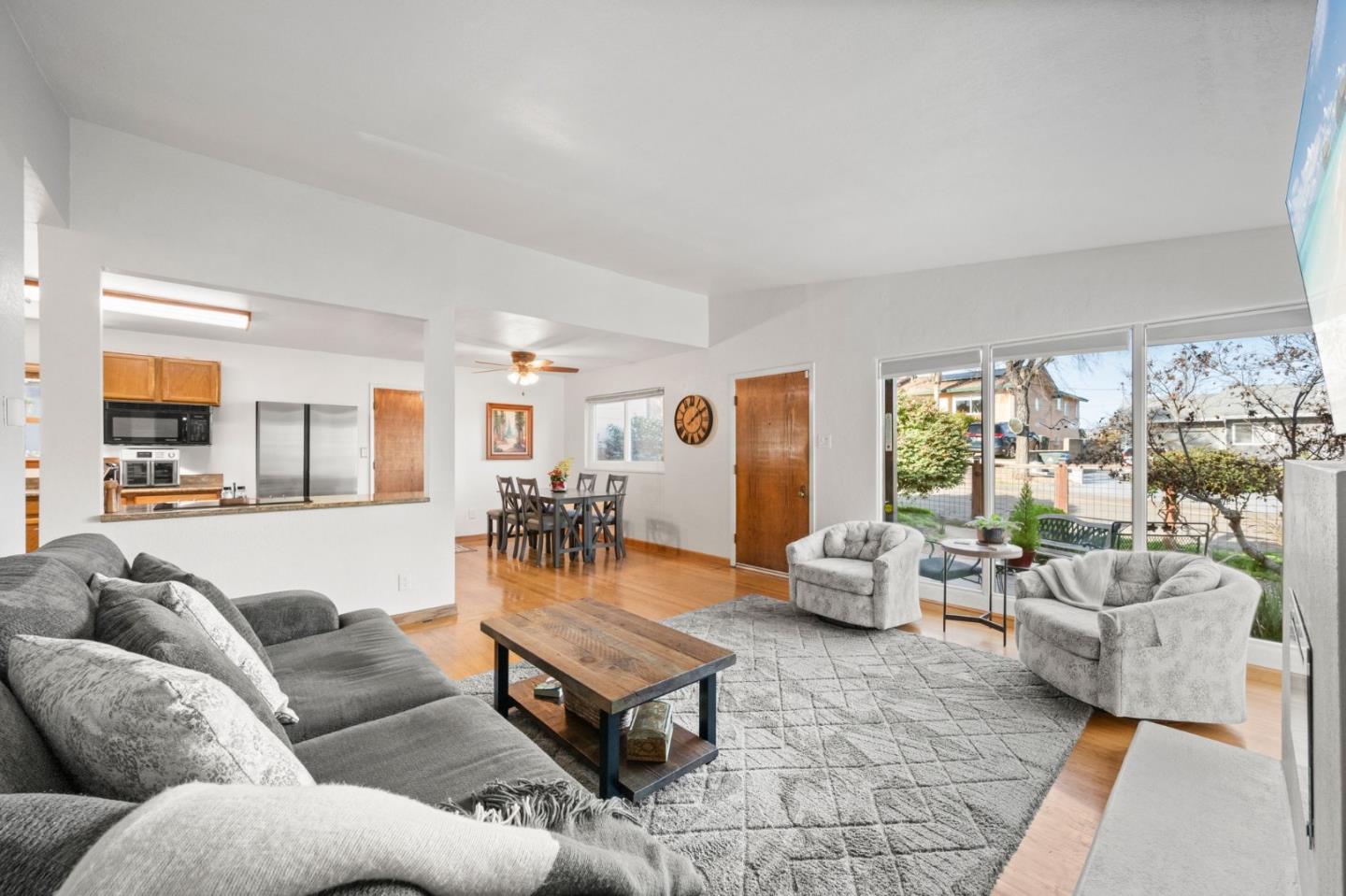 1065 Hargus Avenue Vallejo, CA 94591 - Photo 5 of 36