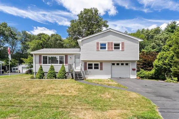 $555,000 | 17 Crossman Street, Taunton, MA 02780