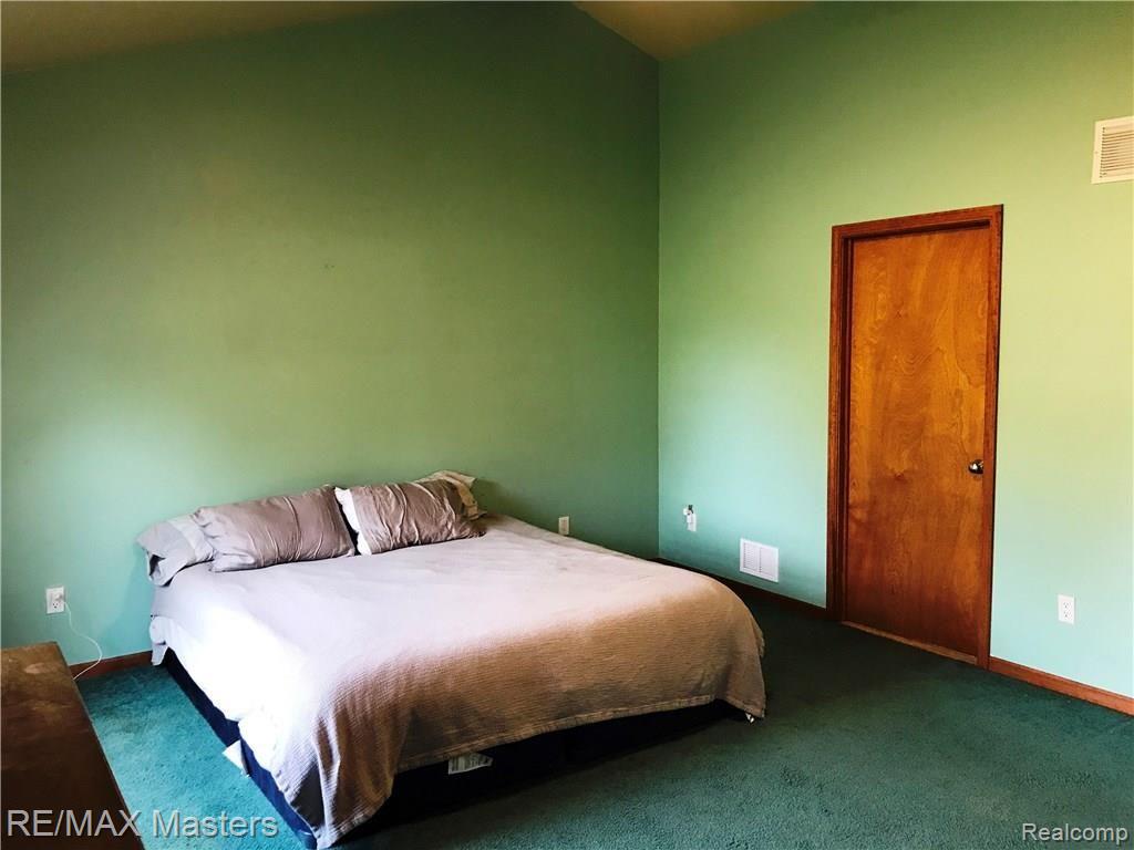 8898 Armstrong Road Newport, MI 48166 - Photo 18 of 42 20170916_144215148_iOS.jpg
