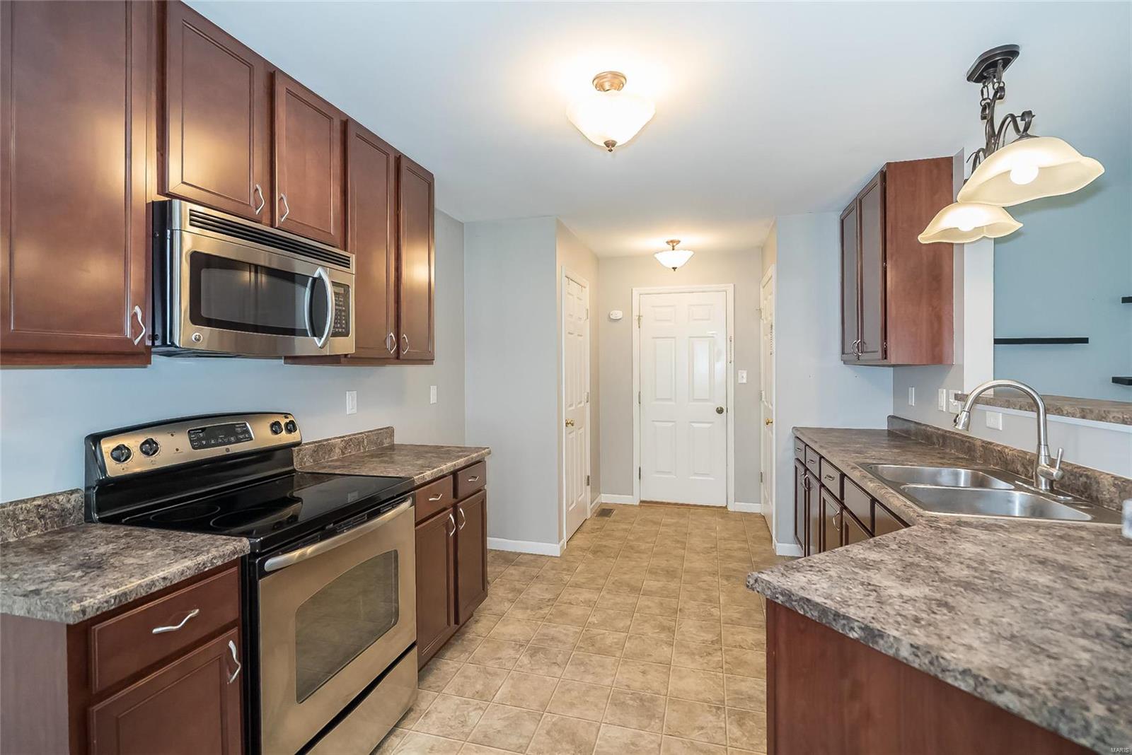 605 Spring Manor O'Fallon, MO 63368 - Photo 8 of 48