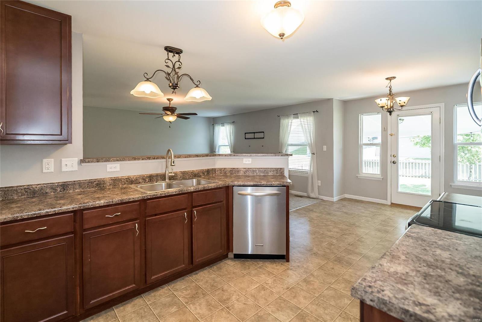 605 Spring Manor O'Fallon, MO 63368 - Photo 9 of 48
