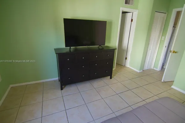 $2,500 | 753 Michigan Avenue, Unit 2D, Miami Beach, FL 33139