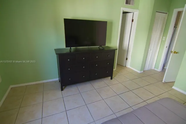 $2,500 | 753 Michigan Avenue, Unit 2D, Miami Beach, FL 33139