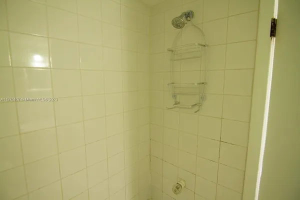 $2,500 | 753 Michigan Avenue, Unit 2D, Miami Beach, FL 33139