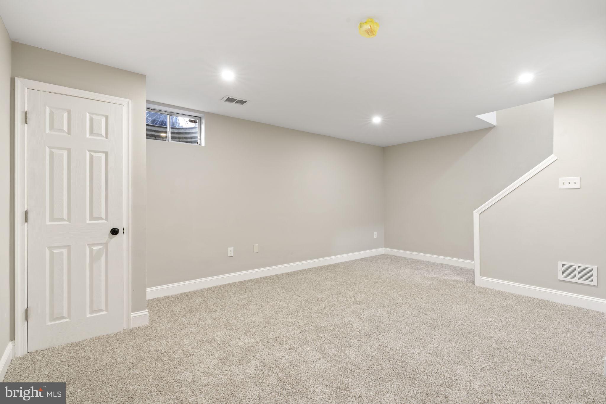 20 Elks Trail New Castle, DE 19720 - Photo 35 of 40 an empty room with windows