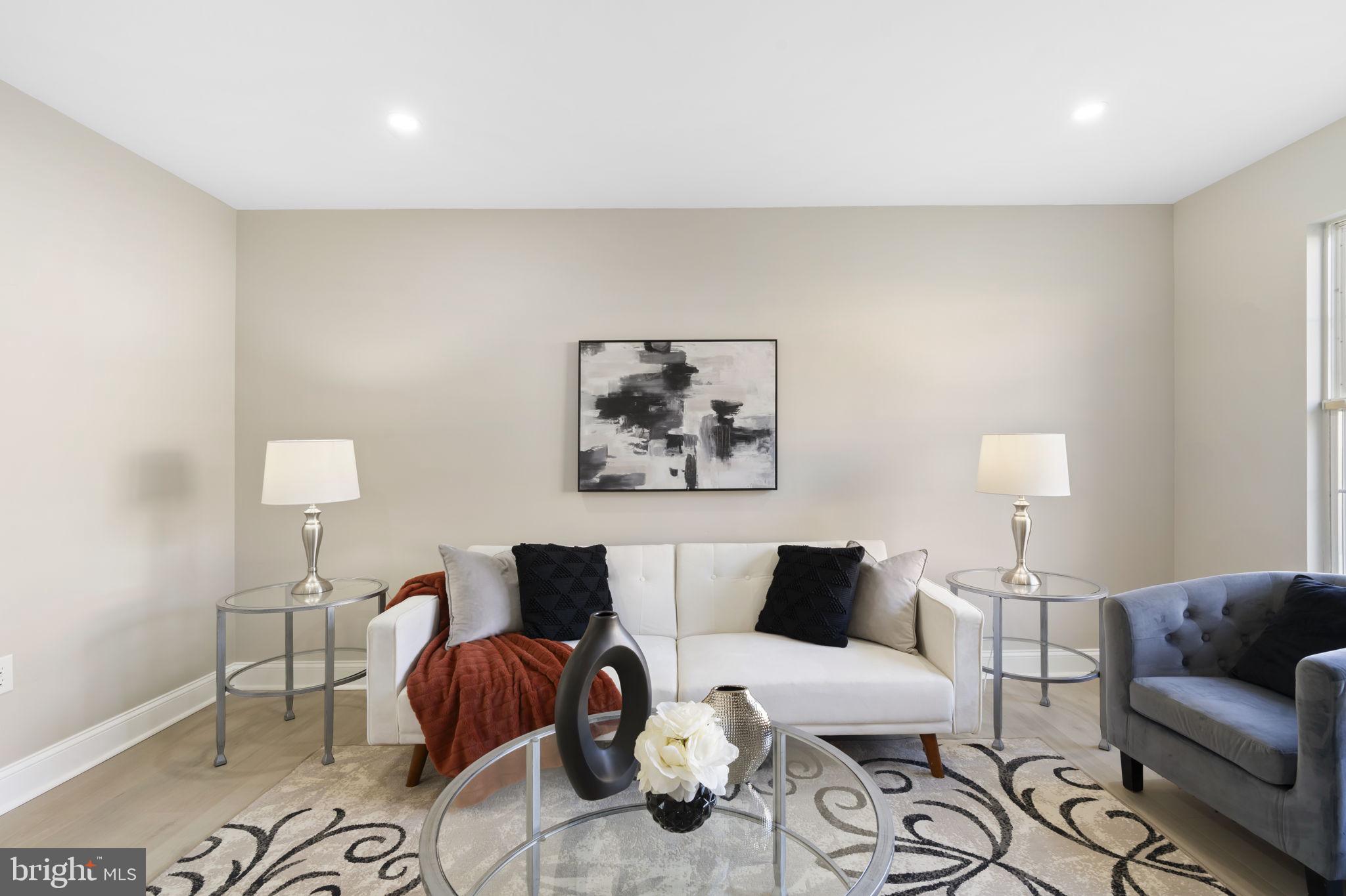 20 Elks Trail New Castle, DE 19720 - Photo 5 of 40 a living room with furniture and a lamp