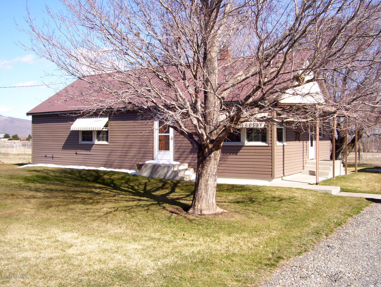 1401 Franklin Road Tieton, WA 98947 - Photo 1 of 20 a view of a house with a yard