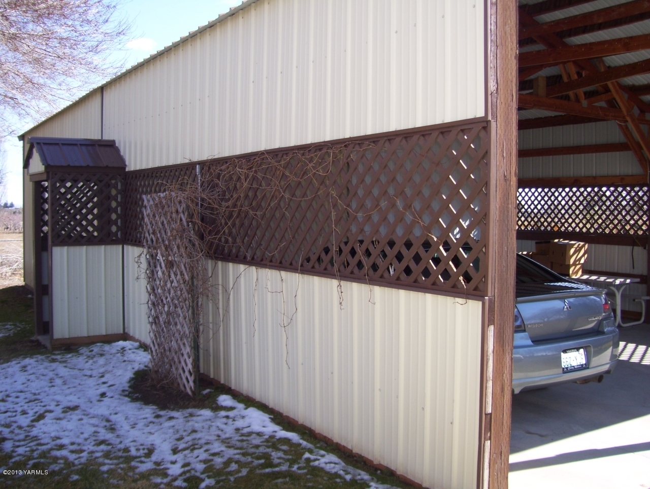 1401 Franklin Road Tieton, WA 98947 - Photo 4 of 20 a view of a backyard