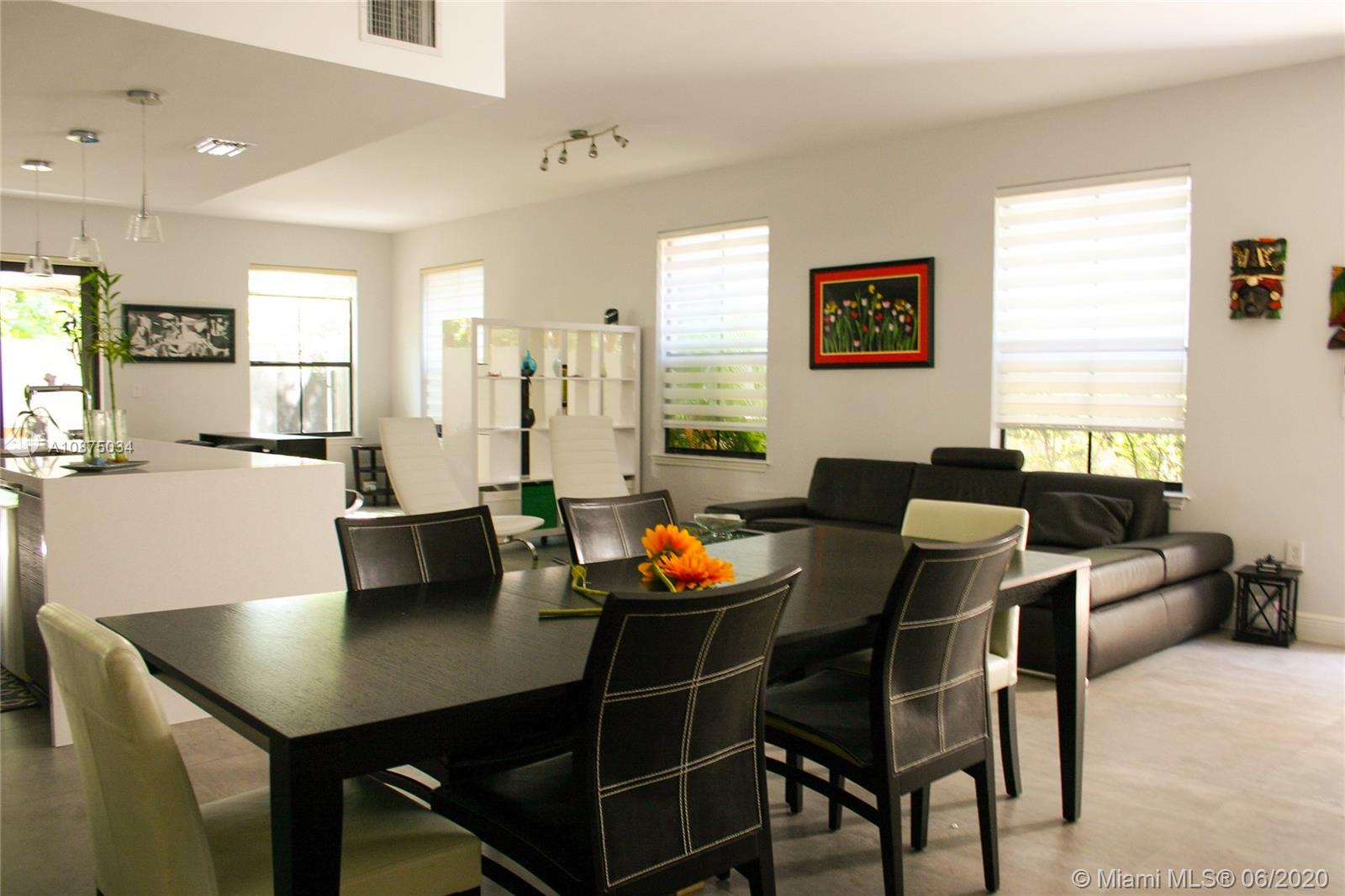 3067 Indiana Street, Unit 17 Miami, FL 33133 - Photo 4 of 33 Dining room area
