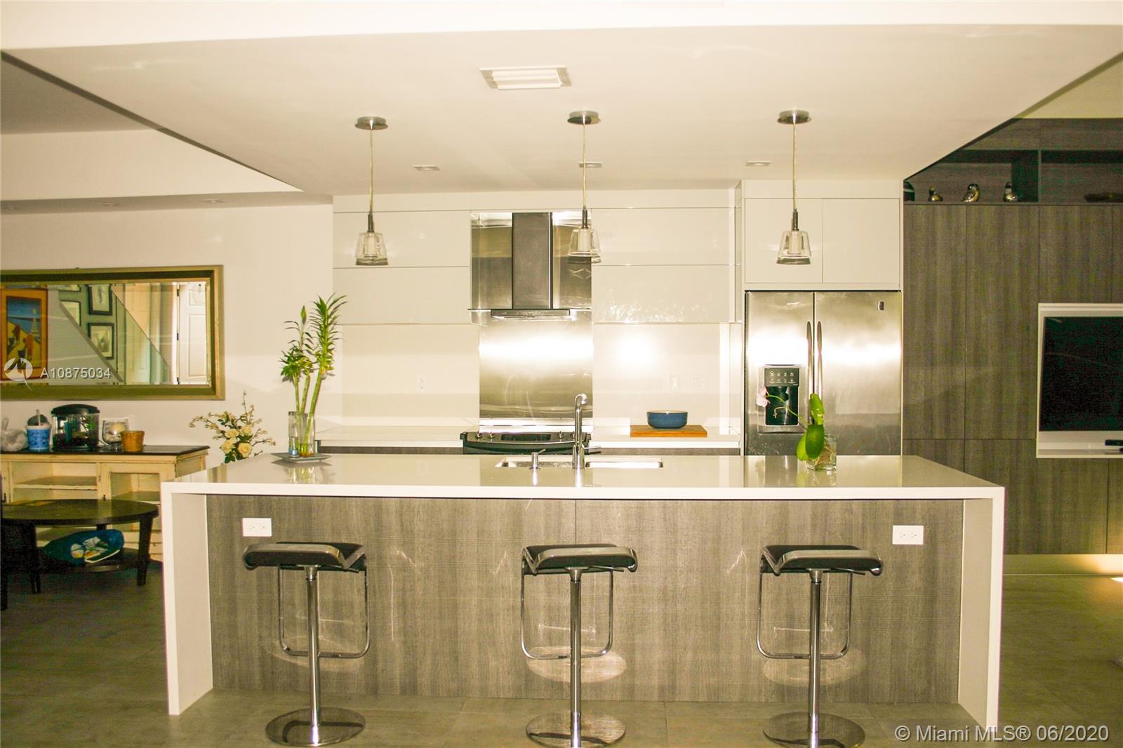 3067 Indiana Street, Unit 17 Miami, FL 33133 - Photo 6 of 33 Kitchen island or breakfast area