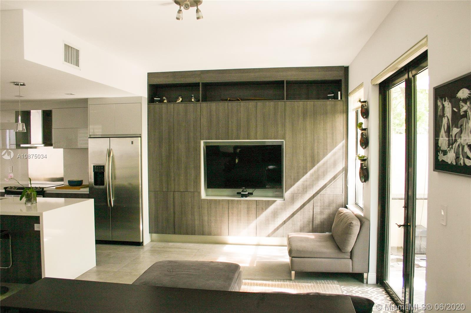 3067 Indiana Street, Unit 17 Miami, FL 33133 - Photo 8 of 33 Family room