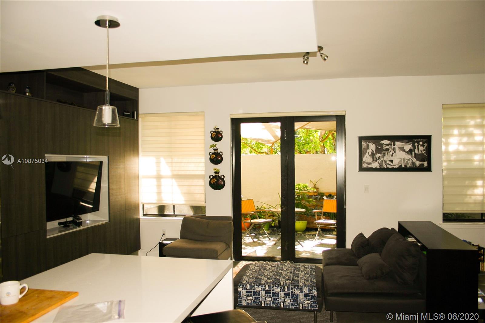 3067 Indiana Street, Unit 17 Miami, FL 33133 - Photo 9 of 33 Familyroom area