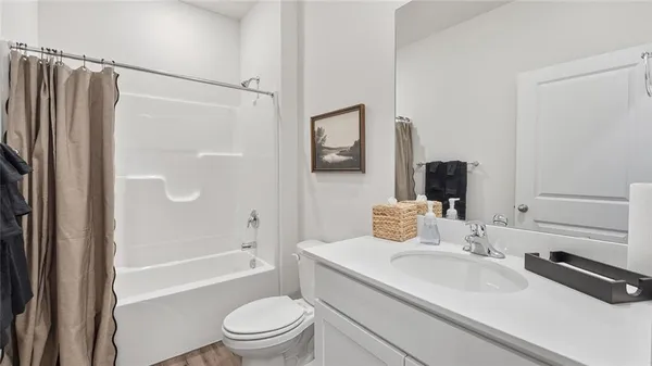 $379,990 | 100 Lake Meadows Drive, Smithville, MO 64089