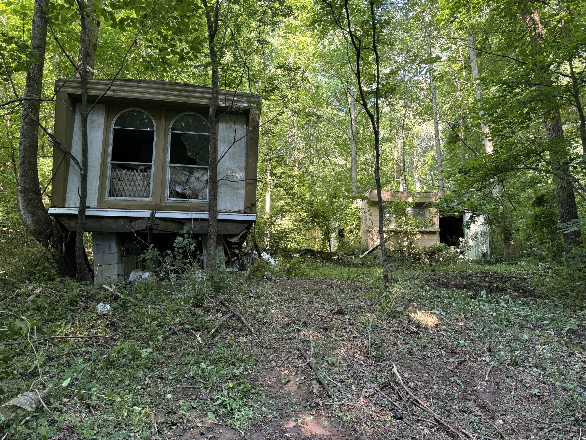 2533 Webb Hollow Road Williamsport, TN 38487 - Photo 6 of 36 a front view of a house with garden