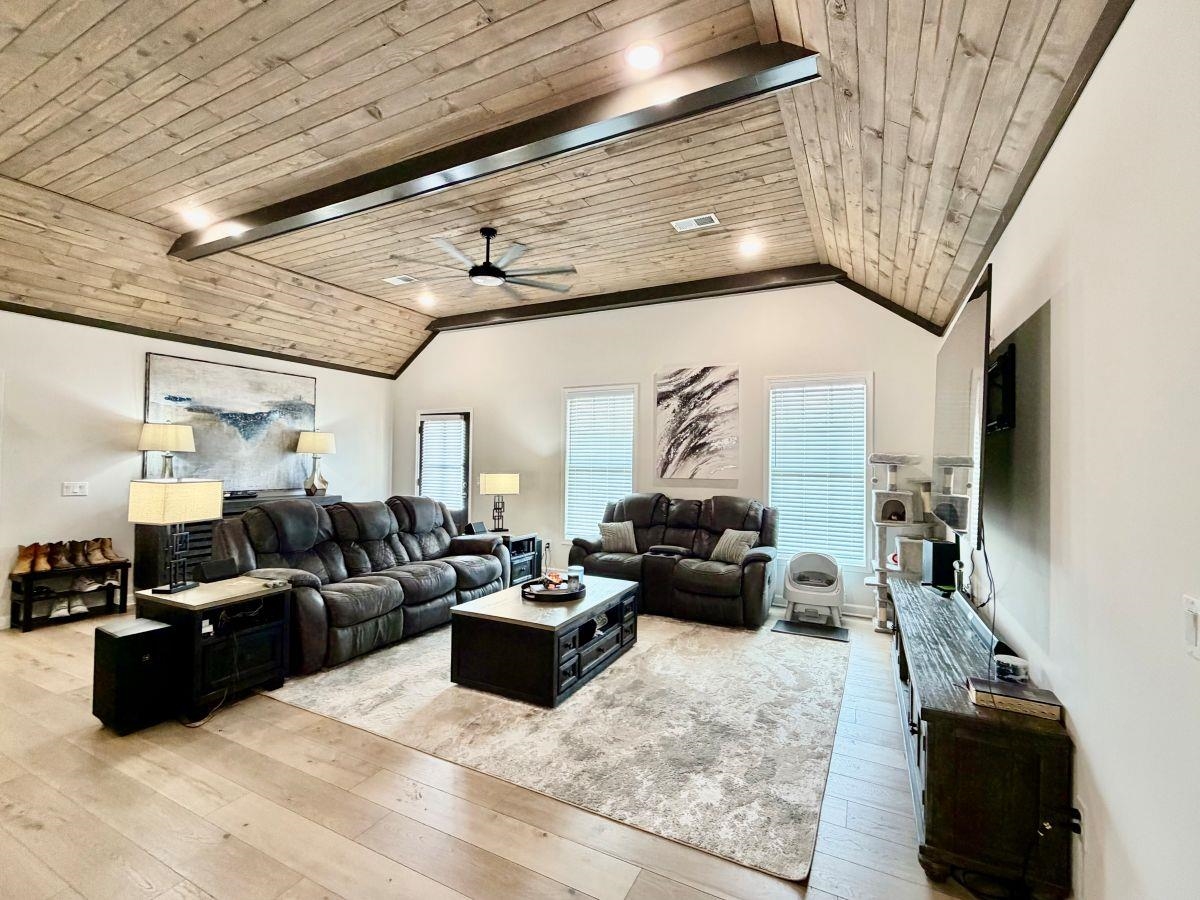 725 Crow Lane Counce, TN 38326 - Photo 3 of 19 a living room with furniture