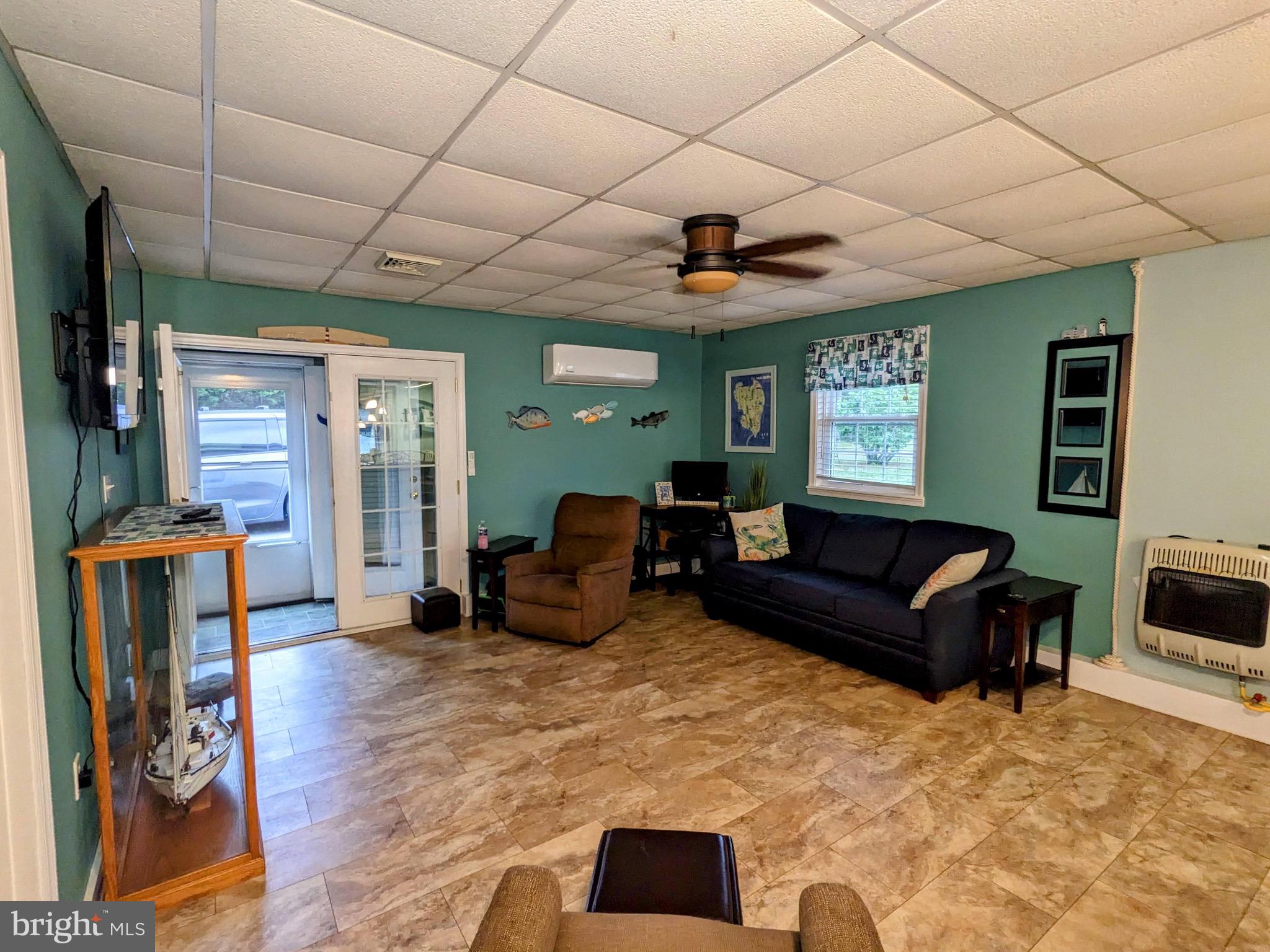 10273 Deal Island Road Deal Island, MD 21821 - Photo 17 of 77 Living room
