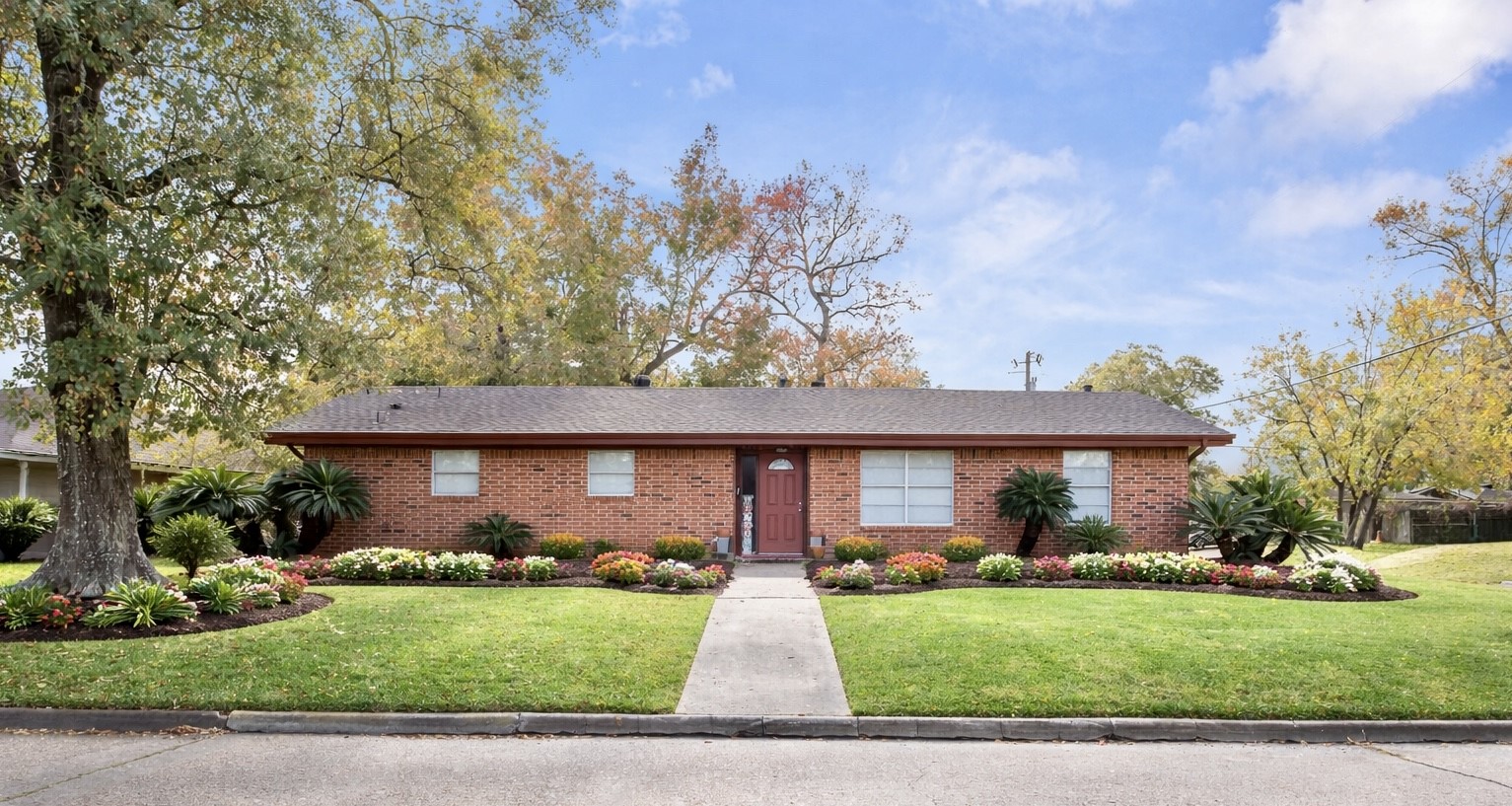 5195 Laurel Street Beaumont, TX 77707 - Photo 2 of 35 Virtually Staged