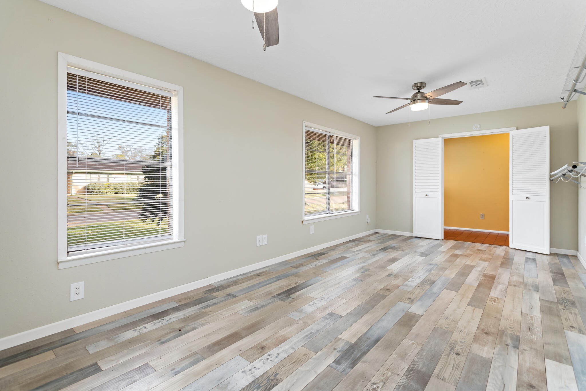 5195 Laurel Street Beaumont, TX 77707 - Photo 5 of 35