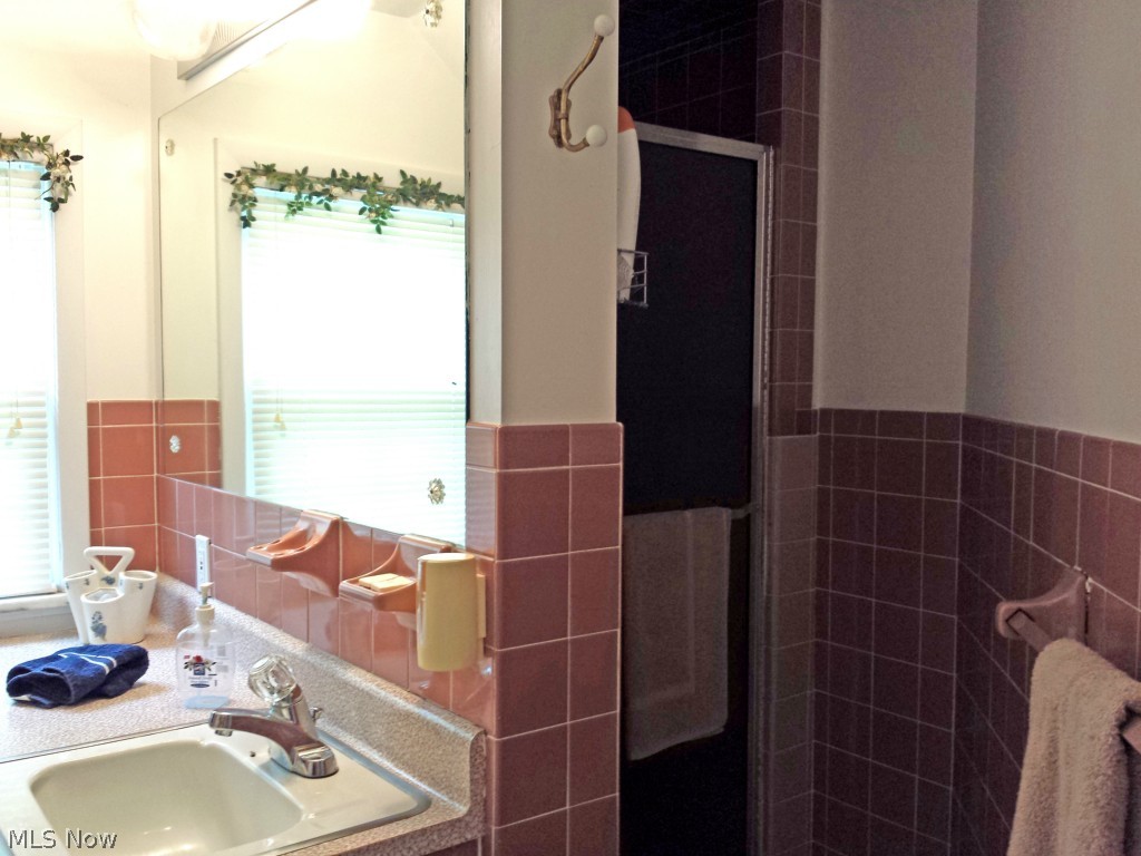 35900 Solon Road Solon, OH 44139 - Photo 16 of 24 Full bath