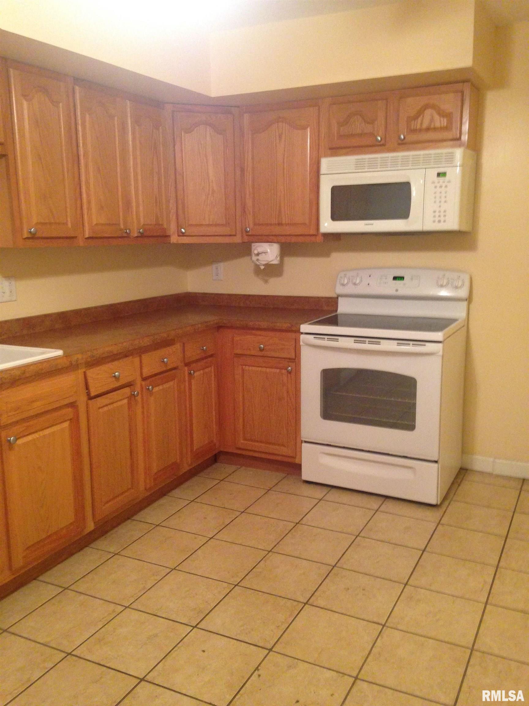 316-318 Norwalk Road Springfield, IL 62704 - Photo 2 of 30