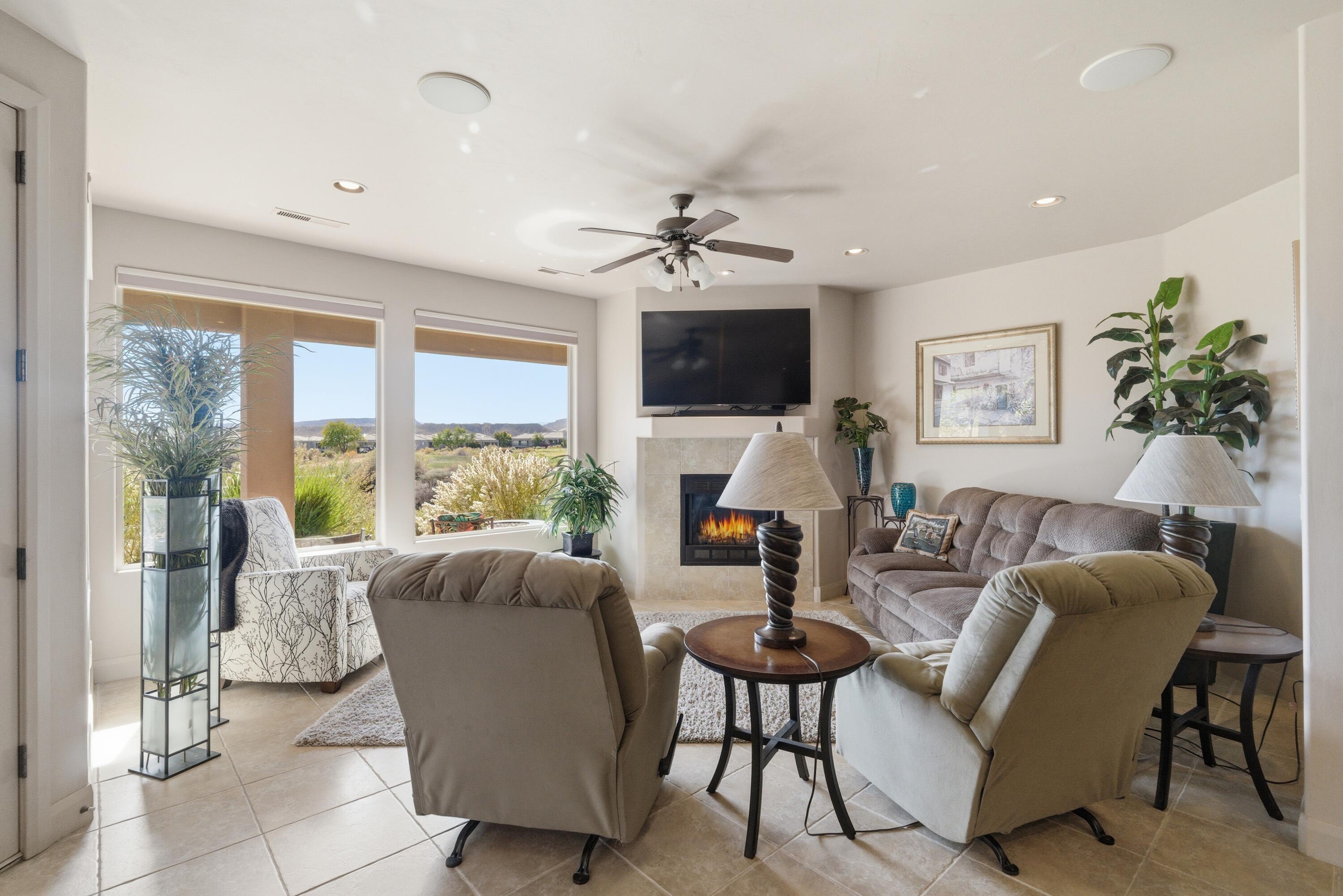 409 North Country Lane, Unit 1 St. George, UT 84770 - Photo 27 of 39 Family room