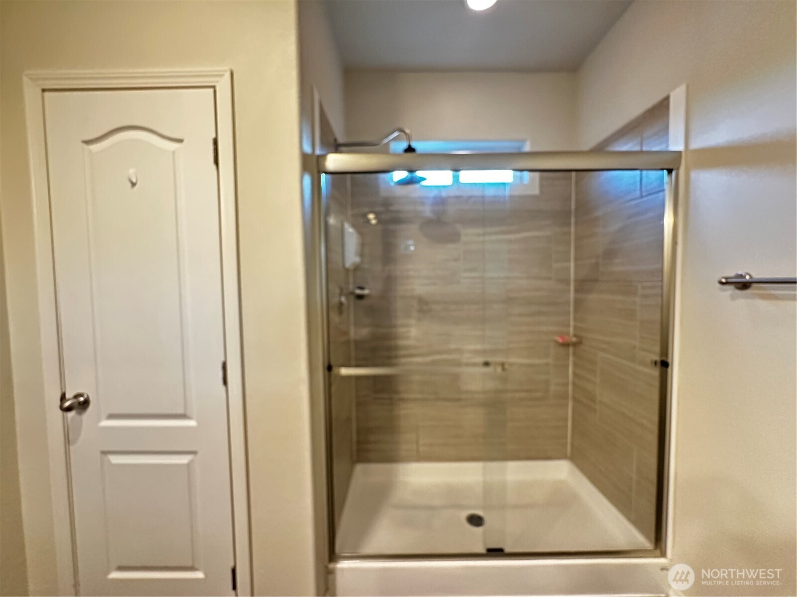 1720 Maple Lane, Unit 33 Kent, WA 98030 - Photo 11 of 20 a bathroom with a shower