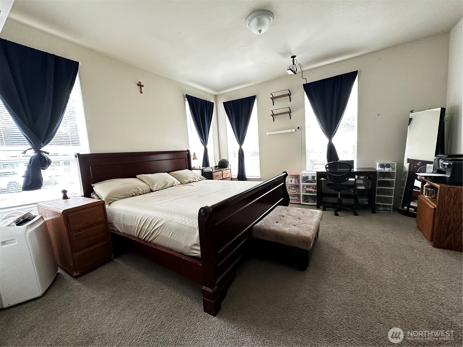 1720 Maple Lane, Unit 33 Kent, WA 98030 - Photo 6 of 20 a bedroom with bed and window