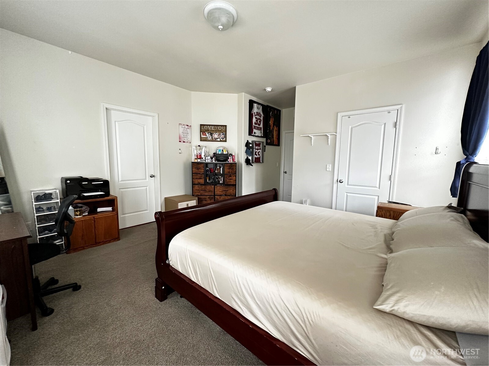 1720 Maple Lane, Unit 33 Kent, WA 98030 - Photo 7 of 20 a bedroom with a bed and dresser